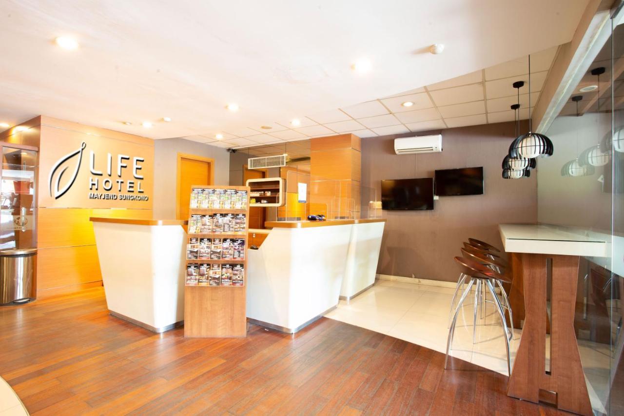 Life Hotel Mayjend Sungkono 수라바야 외부 사진